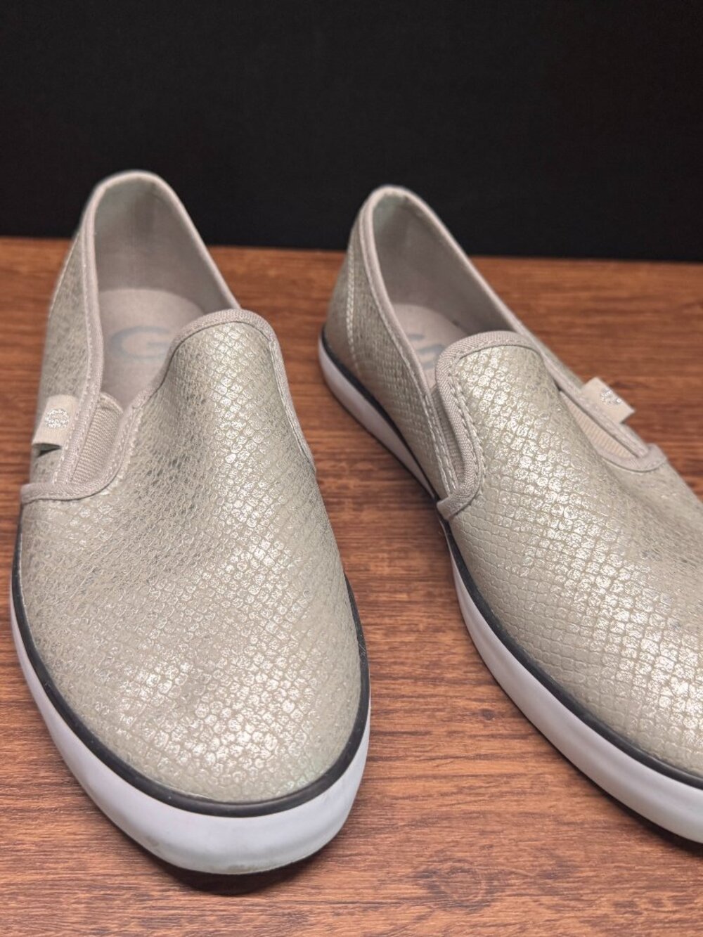 Guess Silver Metallic Slip-On Sneakers Women’s 7.5M
